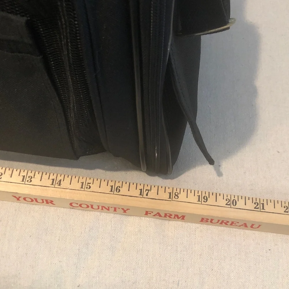Delta Airlines Deluxe Pet Carrier w Unused Tag About 11”x11”x18”